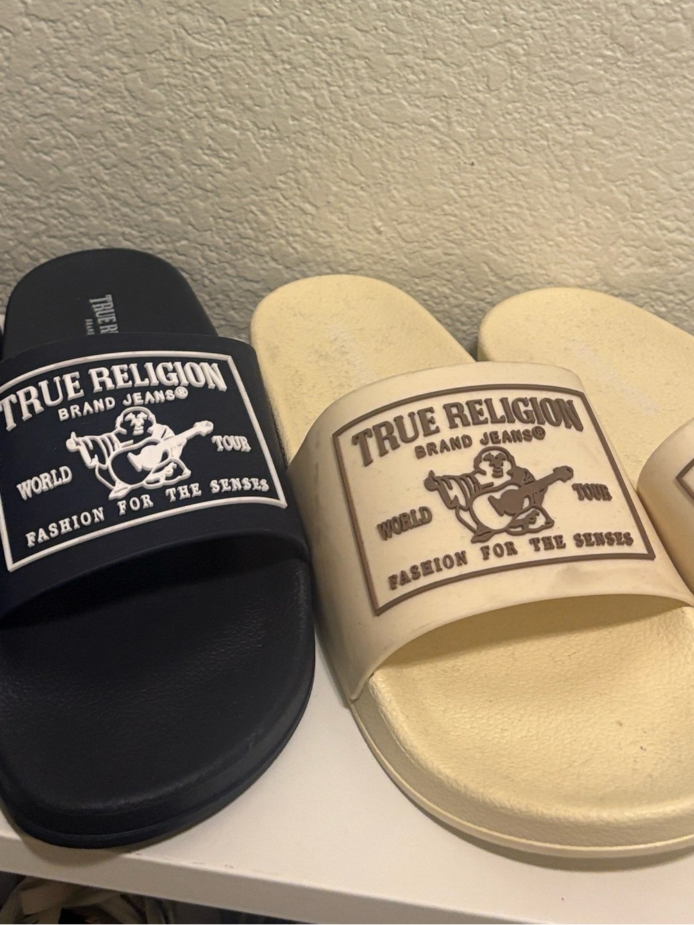 2 pair True Religion Two-Tone Logo Slide Sandals in Black and Cream